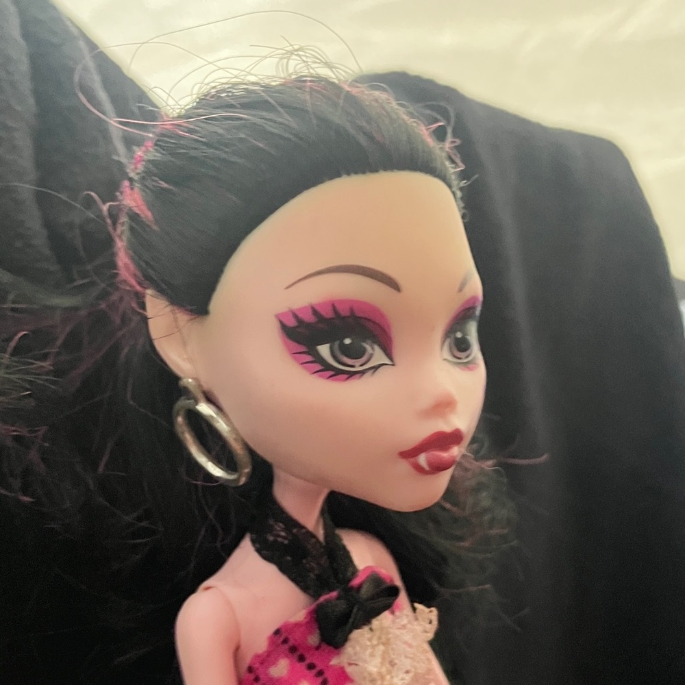 Vintage Monster High, Draculora G1, from Dot dead gorgeous also includes tiara
